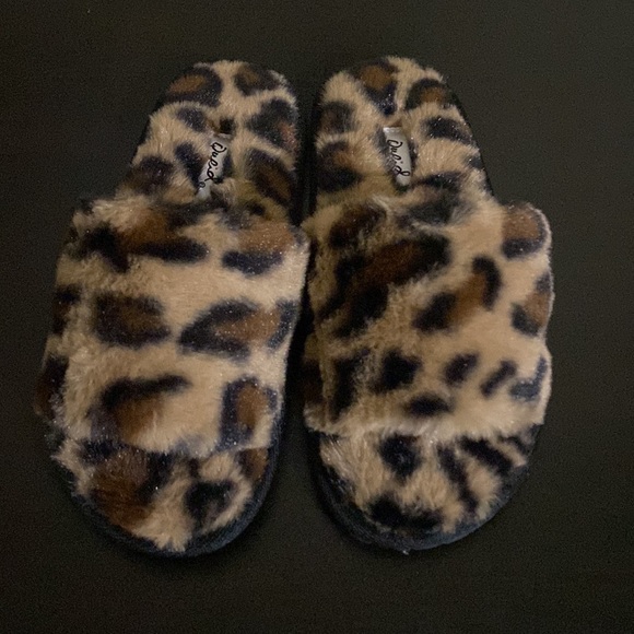 Leopard Print Fuzzy Slippers - Picture 1 of 4